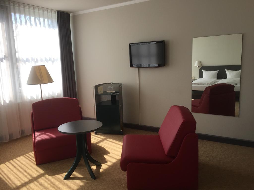 Hotel Woerth Wörth an der Isar Esterno foto