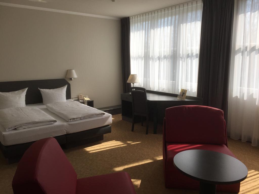 Hotel Woerth Wörth an der Isar Esterno foto